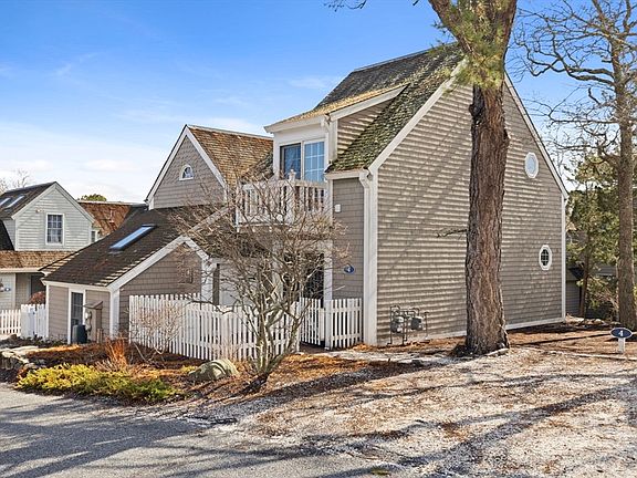 3rd image of 4 Hyannis Point Rd #4