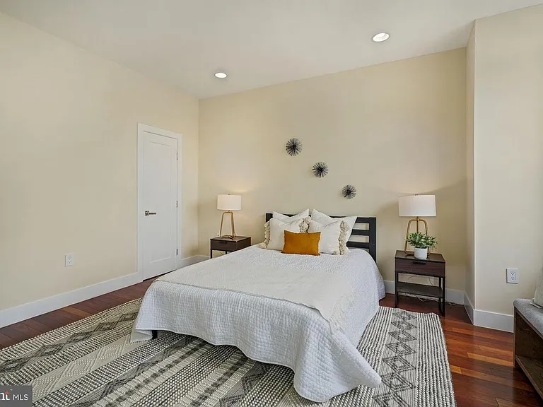 1143 Summit St NE #2 — Photo 17