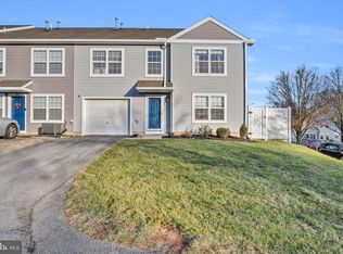 37 Courtyard Dr, Carlisle, PA 17013