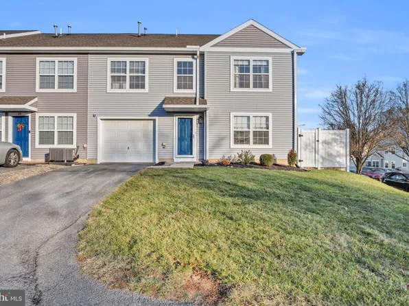 37 Courtyard Dr, Carlisle, PA 17013