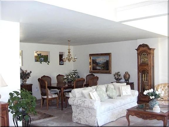 4th image of 30 Woodland Park Dr