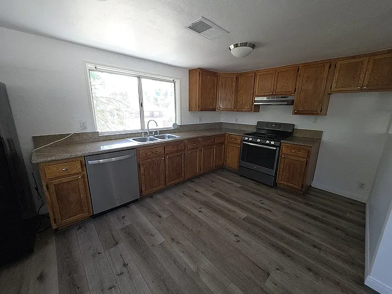 8263 Linden Rd — Photo 13