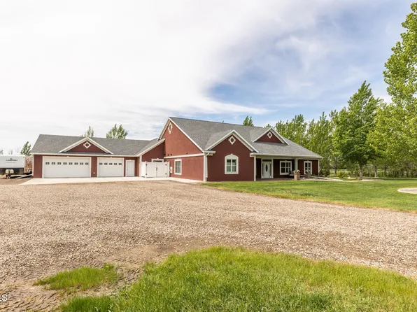 2501 Clover Pl, Bismarck, ND 58503