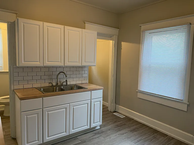 1015 N Olney St — Photo 3