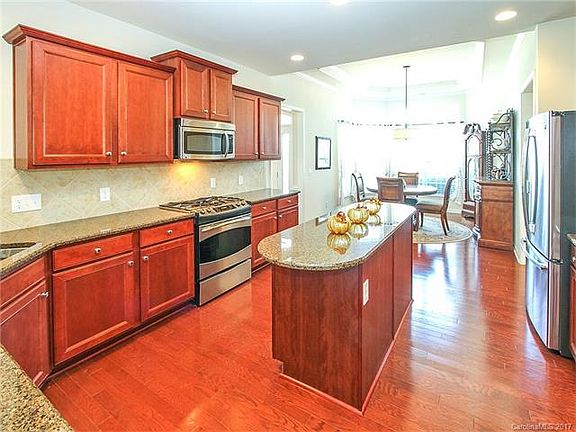 4th image of 7117 Shenandoah Dr