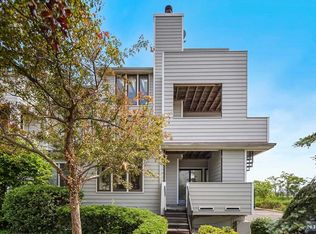 832 Topsail Ln, Secaucus, NJ 07094