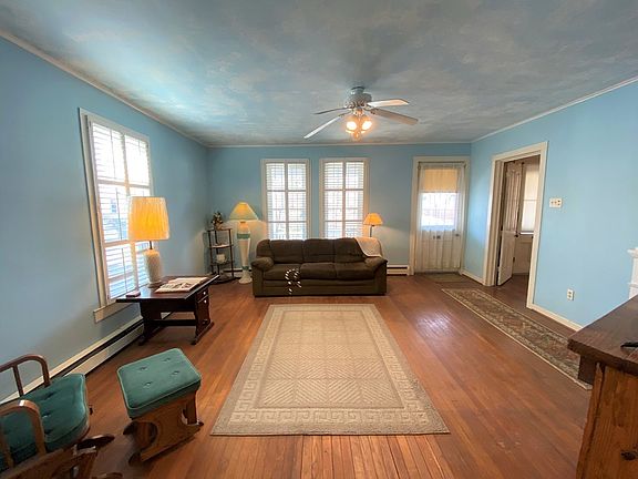 5th image of 107 E 8th St
