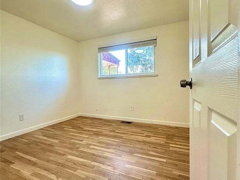 624 Winona Ct — Photo 6