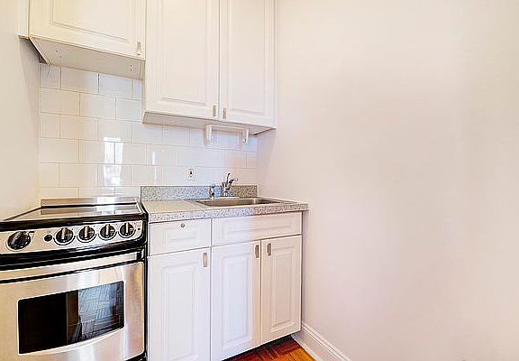 3rd image of 141 E 95th St APT 8