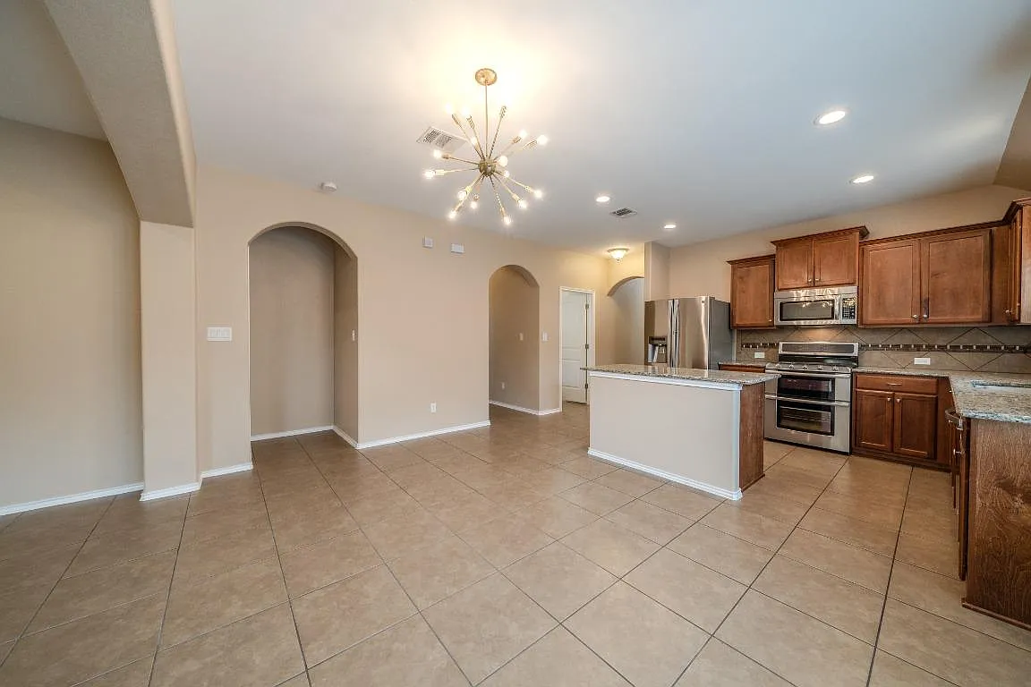 4 bed, 1992 sqft, $2,850 — Photo 1