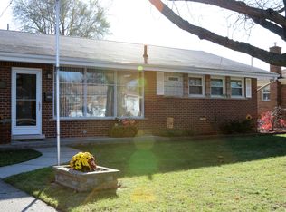 35537 Parkdale St, Livonia, MI 48150
