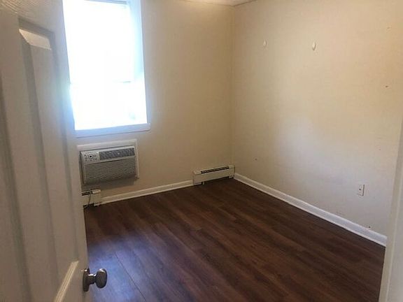 4th image of 29 E Logan Ave APT 6