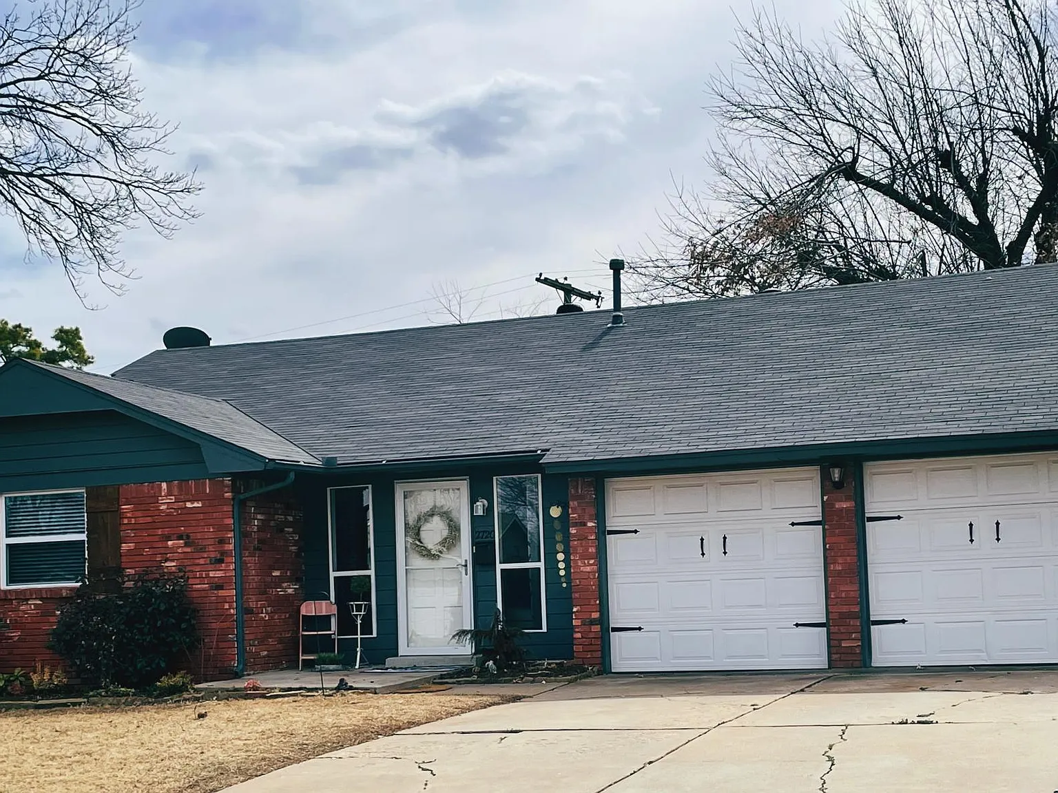 2720 Plymouth Ln — Photo 1
