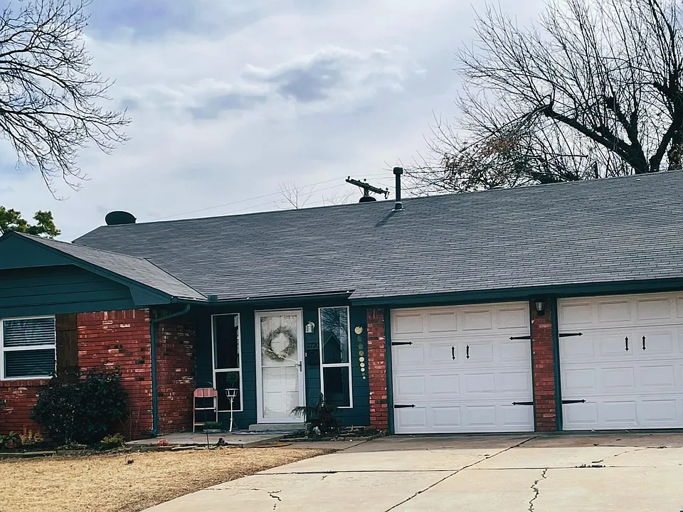 2720 Plymouth Ln