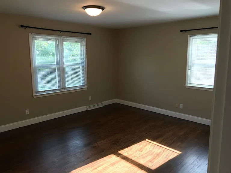 1102 Devonshire Dr — Photo 10