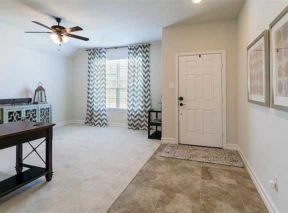 3rd image of 209 Thornberry Dr