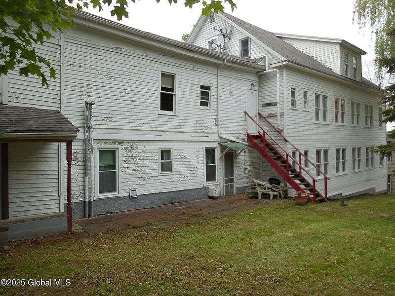 5th image of 124 Willow Street