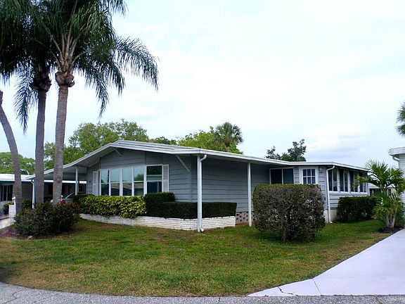 LARGE HOME WITH FLORIDA ROOM