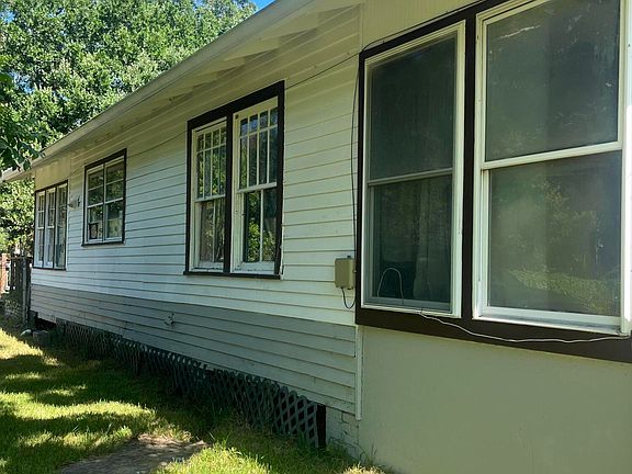 2nd image of 1127 Amar St