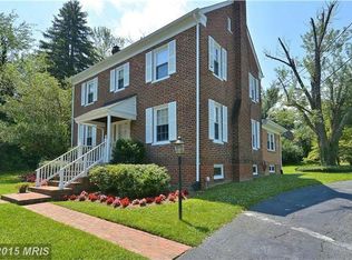 10619 Moore St, Fairfax, VA 22030