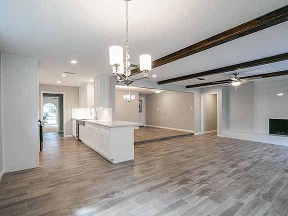 4th image of 16235 La Avenida Dr