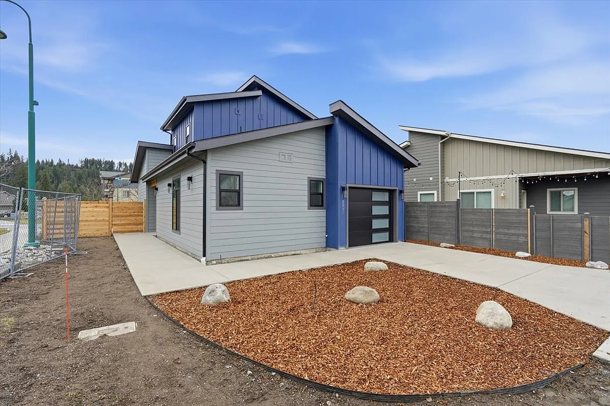 2 bed, 2.5 bath, 1120 sqft, $2,300 — Photo 1