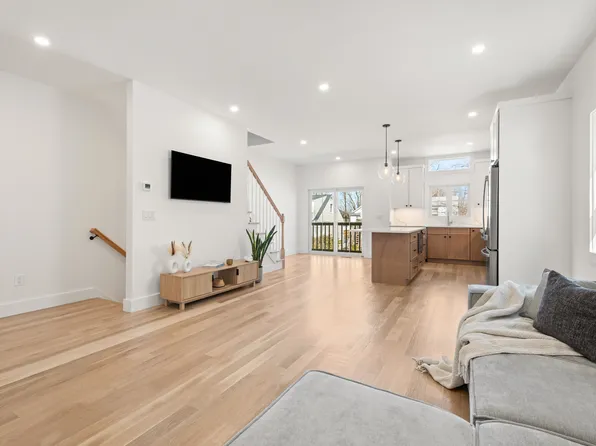 5 Edgewood St, Norwalk, CT 06854