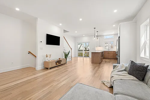 5 Edgewood St Photo 1