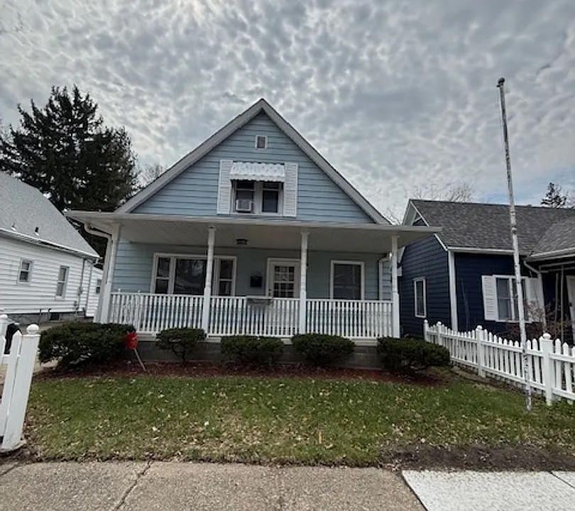 1134 W Cook St