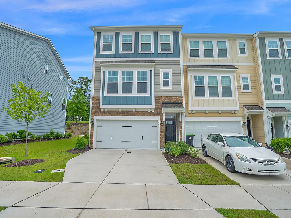 1202 Commack Dr