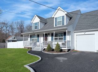 5 Selden Rd, Mastic Beach, NY 11951