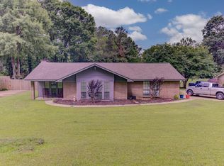 1113 River Bend Rd, Vicksburg, MS 39183