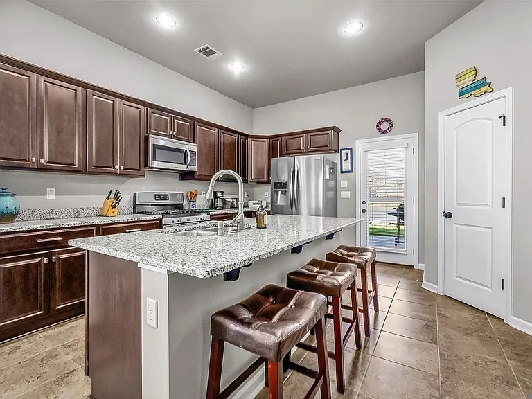 8624 Arabella Ave — Photo 4