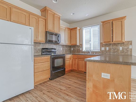 5th image of 7419 NE 55th St