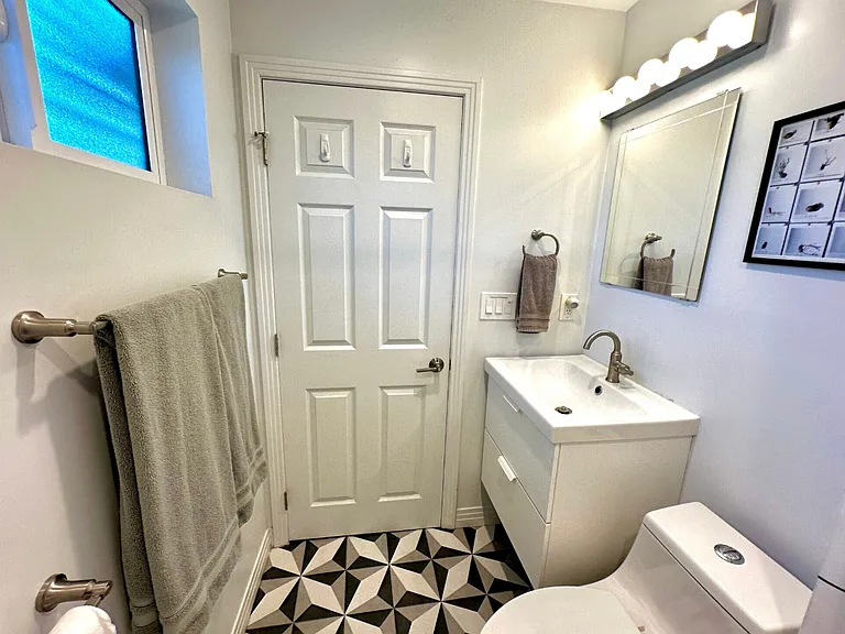 1741 S Orange Grove Ave — Photo 10