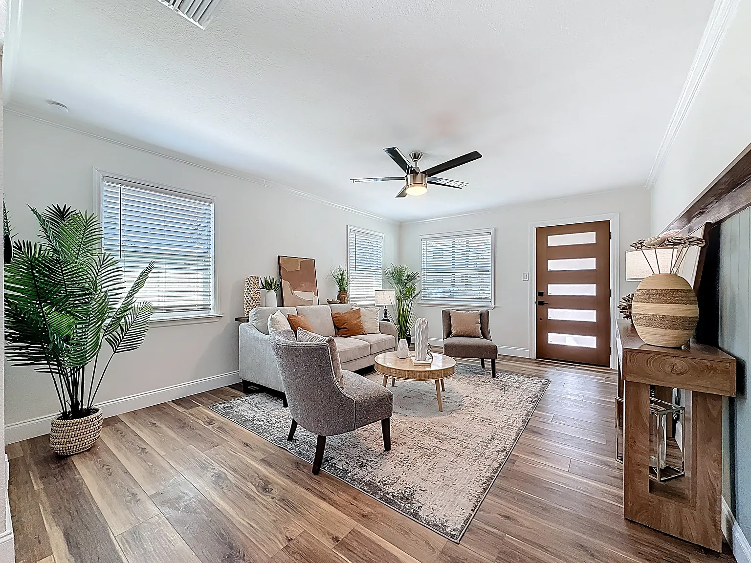 3 bed, 1810 sqft, $4,200 — Photo 4