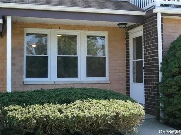 20 Artist Lake Drive #20, Middle Island, NY 11953