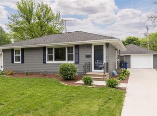 421 23rd St NW, Cedar Rapids, IA 52405