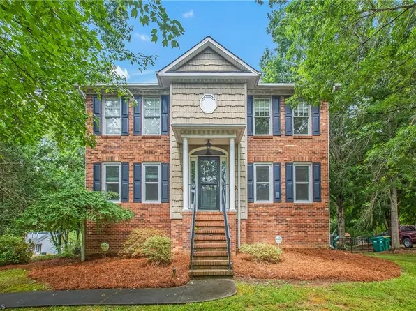 5605 Saddlebrook Dr, Lewisville, NC 27023