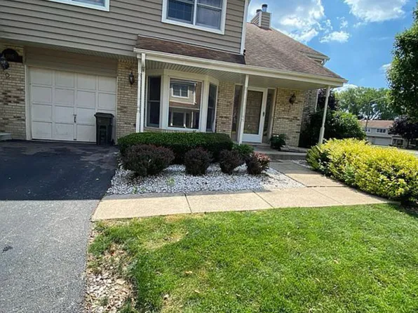 1916 Wisteria Ct APT 3, Naperville, IL 60565