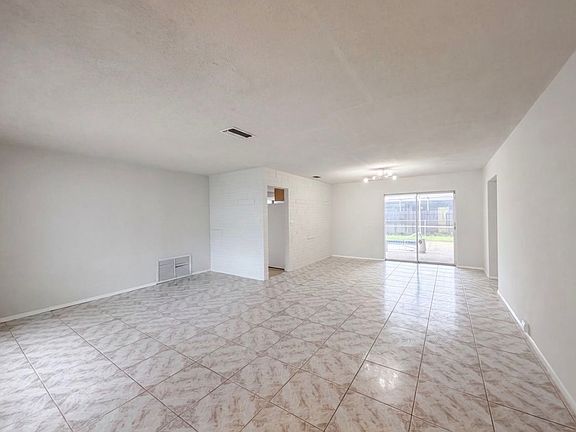 5th image of 7140 Harbour Blvd #1