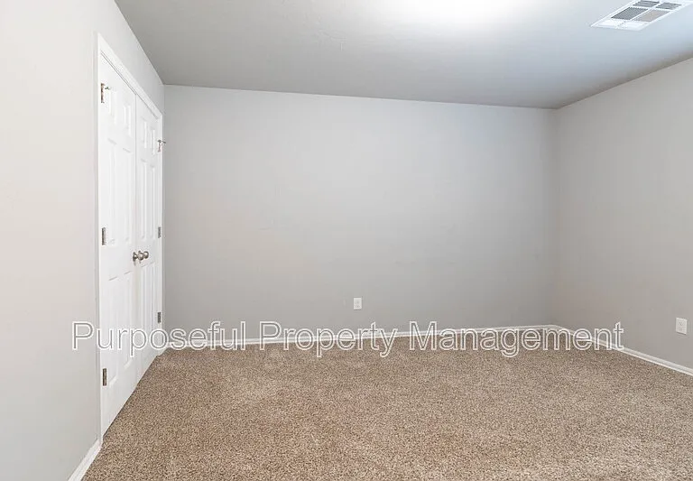 617 SW 36th St — Photo 15