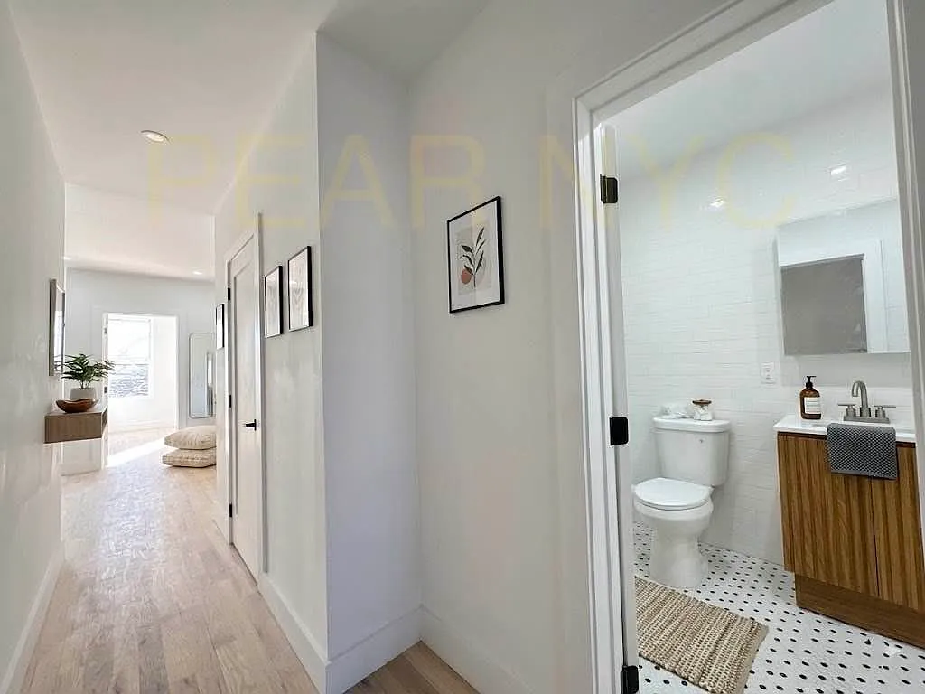 Building Photo - 1588 Eastern Pkwy #1F