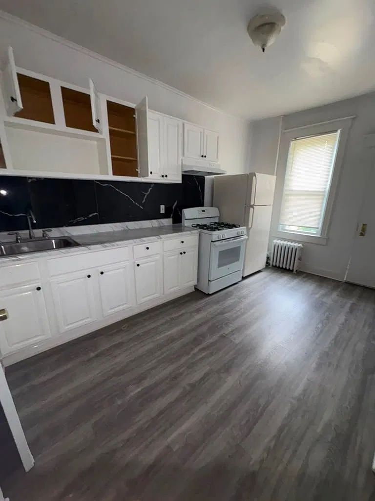 3 bed, 1.0 bath, $3,300 — Photo 2