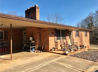 171 Strawberry Ln, Statesville, NC 28625