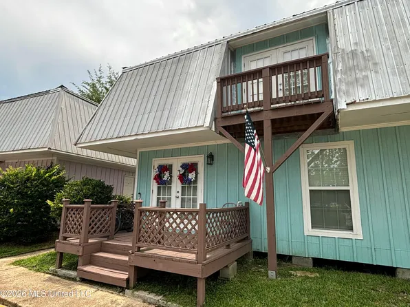 590 Royal Oak Dr, Pass Christian, MS