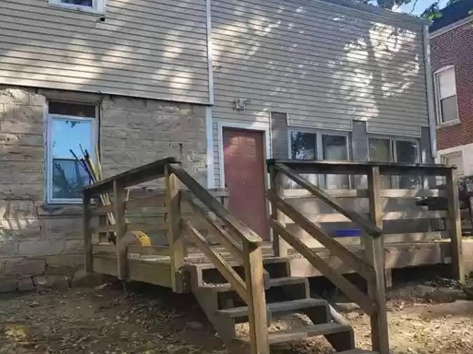 2nd image of 1727 E Miller St