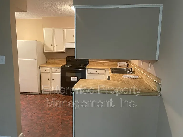 1982 Goldbrier Ln — Photo 3