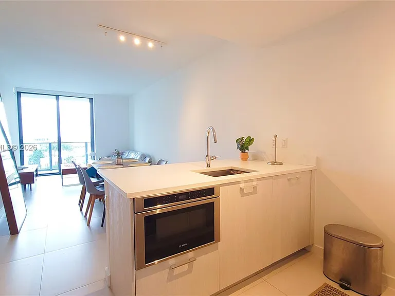 501 NE 31st St #1002 — Photo 5