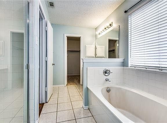 4th image of 1009 Barkridge Dr